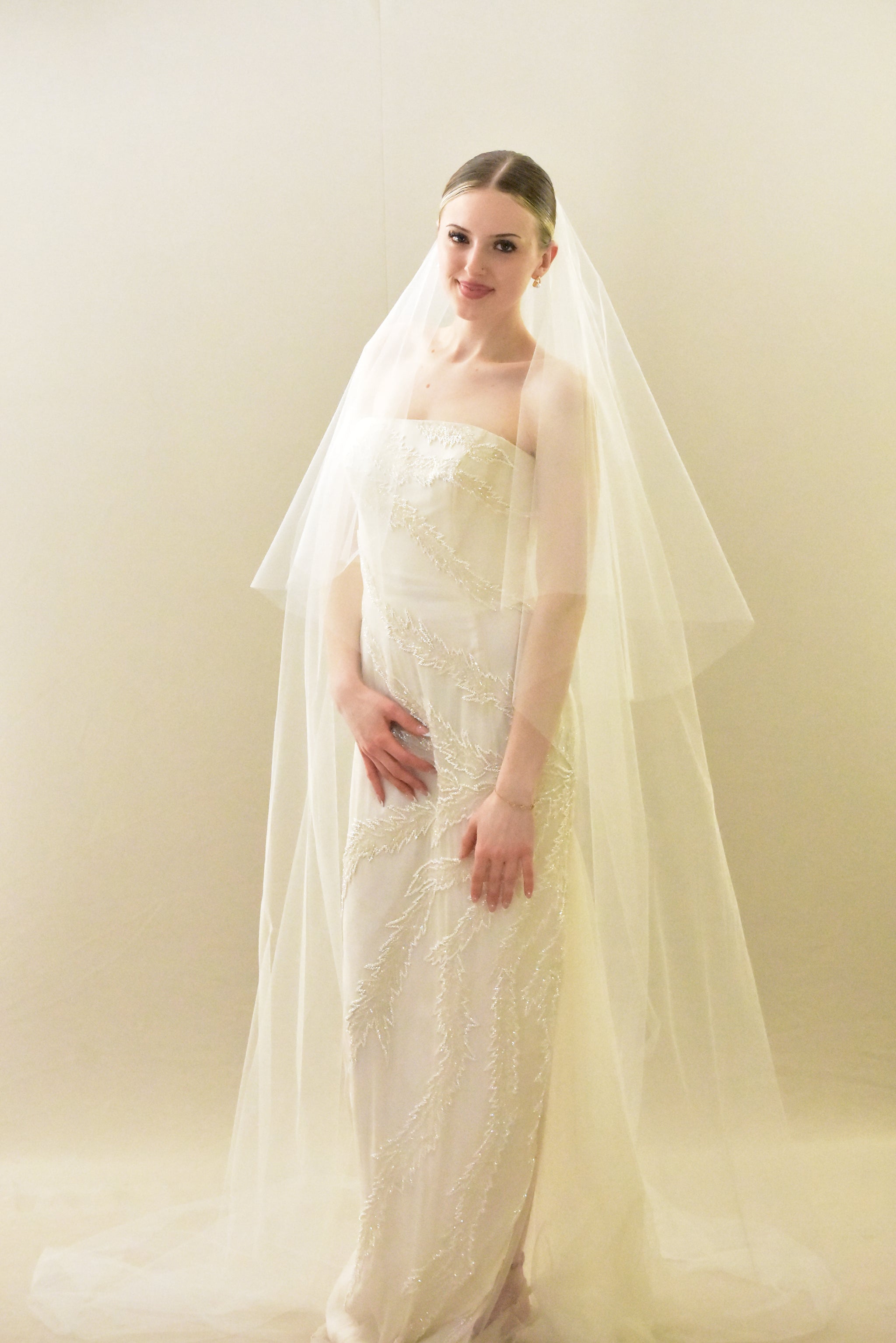 Classic Two-Tier White Bridal Veil with Mesh Edge Wedding Veil, Cathedral Veil, Beaded Edge Veil, Knee Length  main image 3