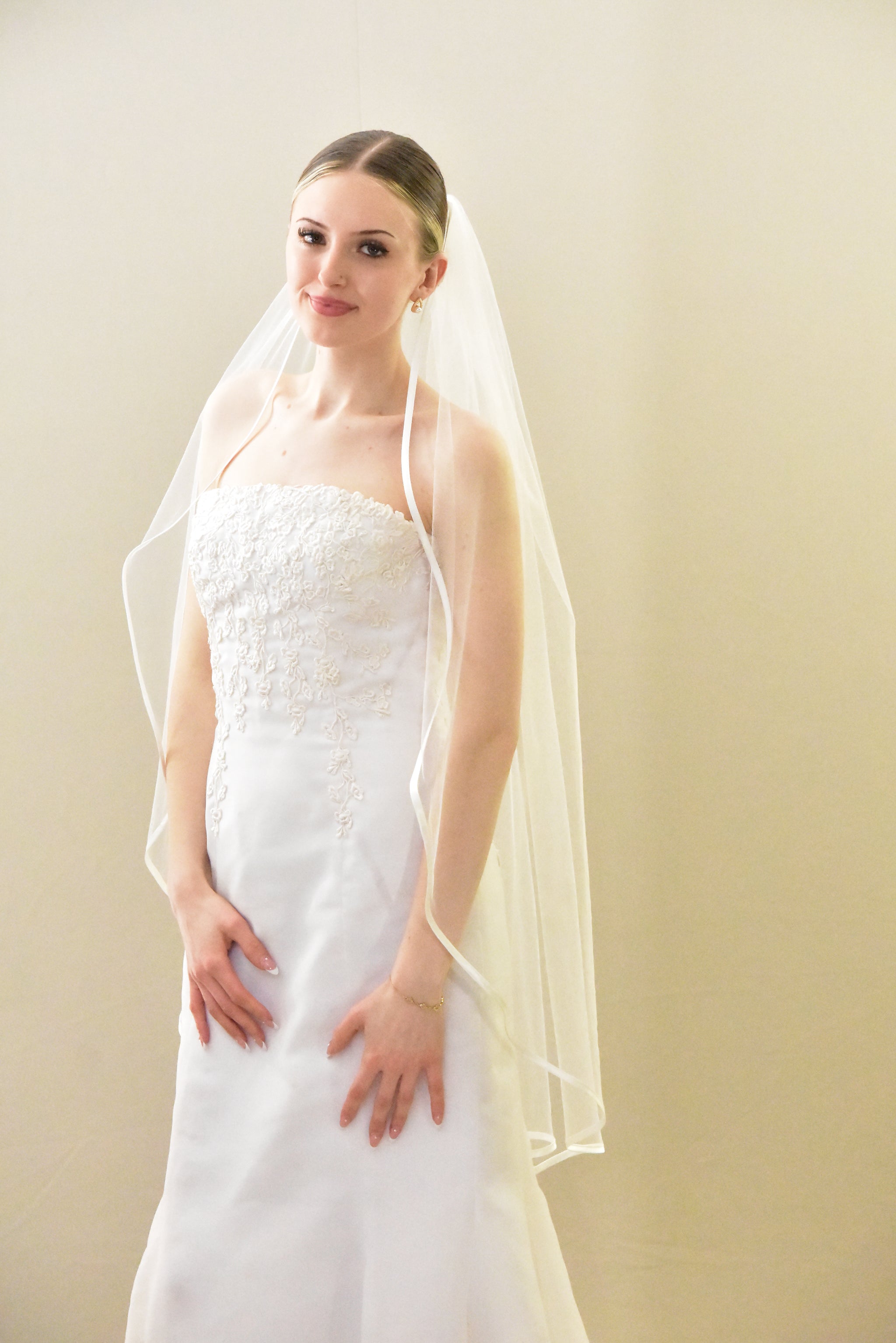 Fingertip Veil with Satin Edge - Satin Ribbon Veil 