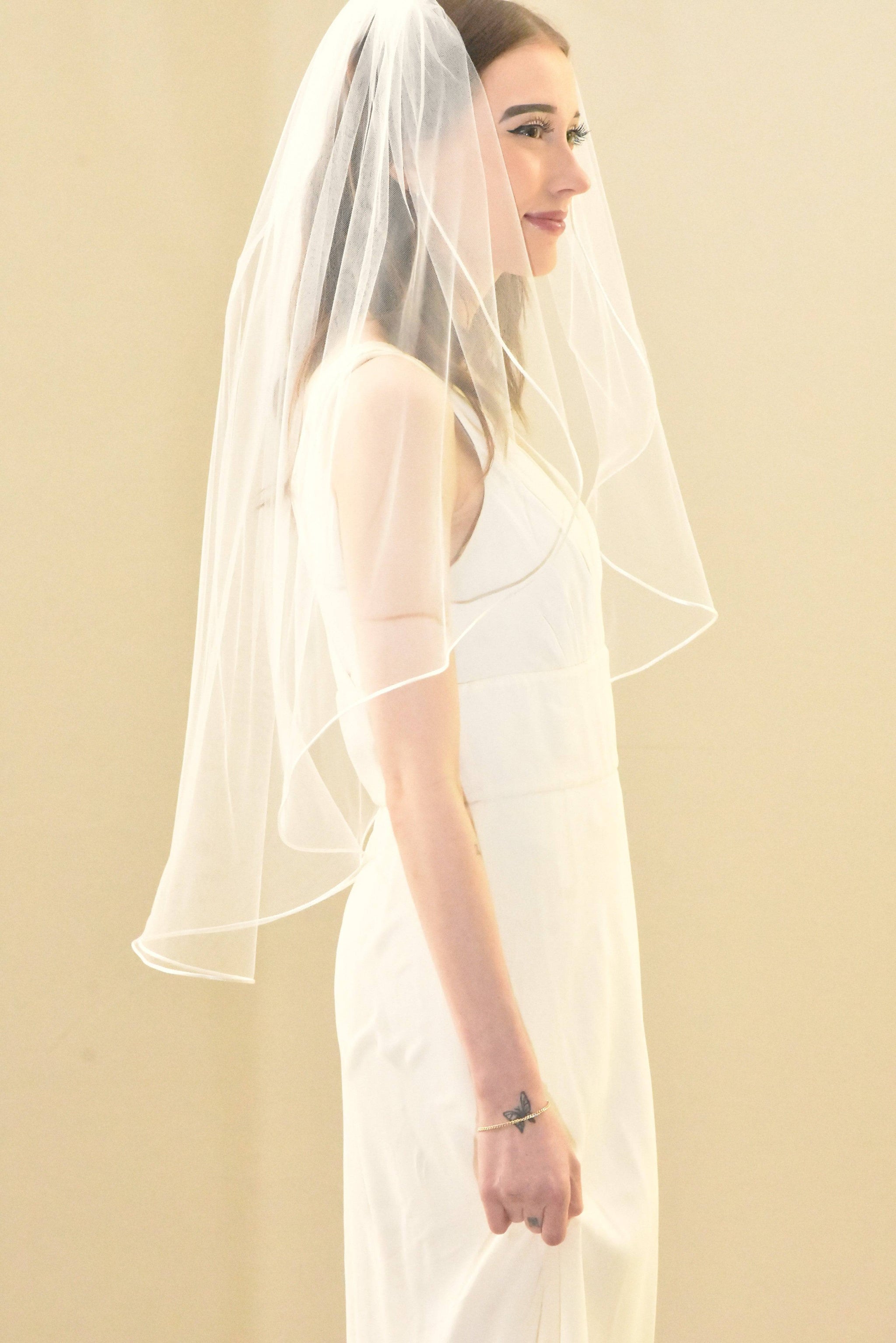 Elegant Ivory Veil - Length 30” Perfect Bridal Ivory Long Single Tier Veil with Lace Train main image 2
