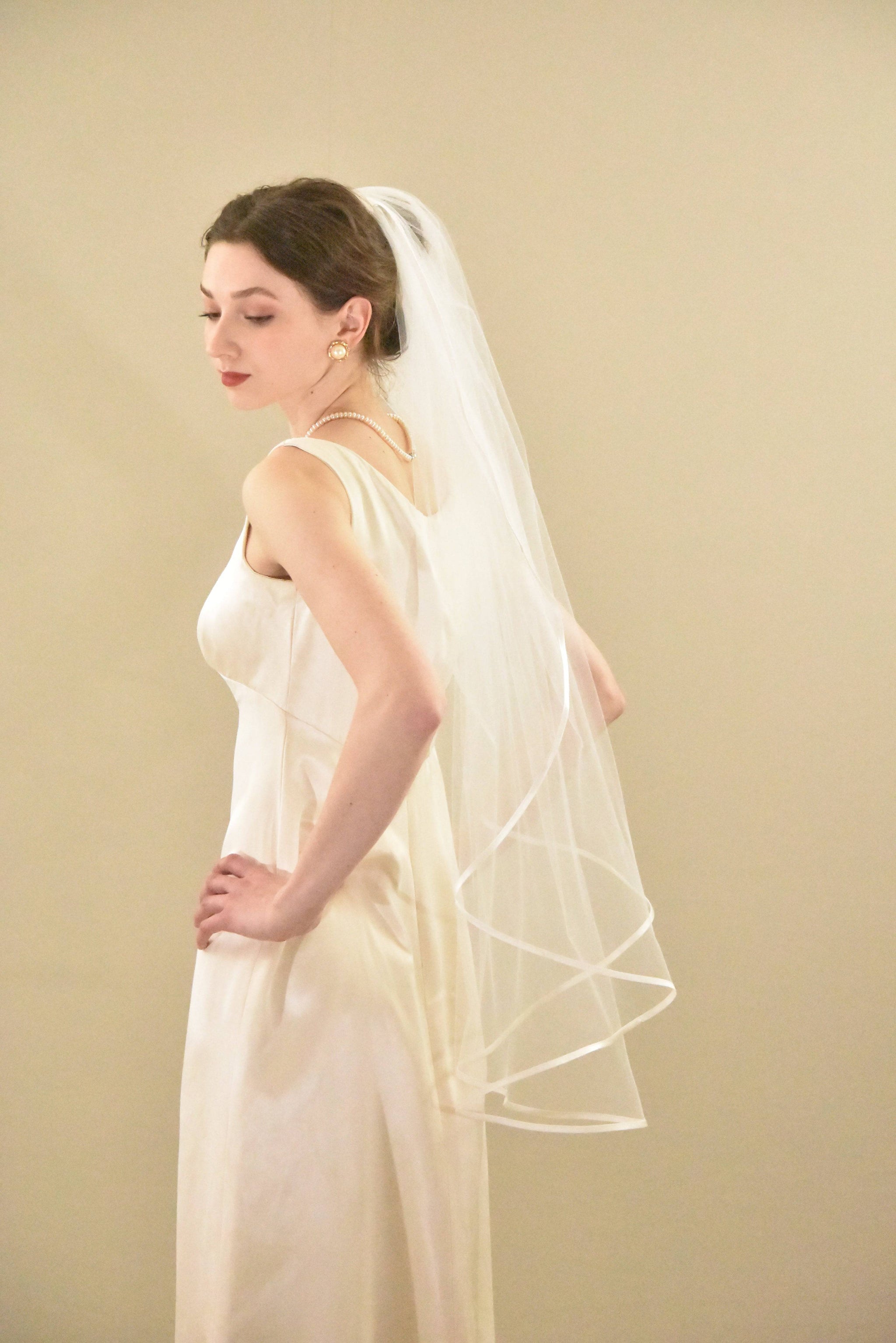 Fingertip Veil with Satin Edge - Satin Ribbon Veil  display picture 3