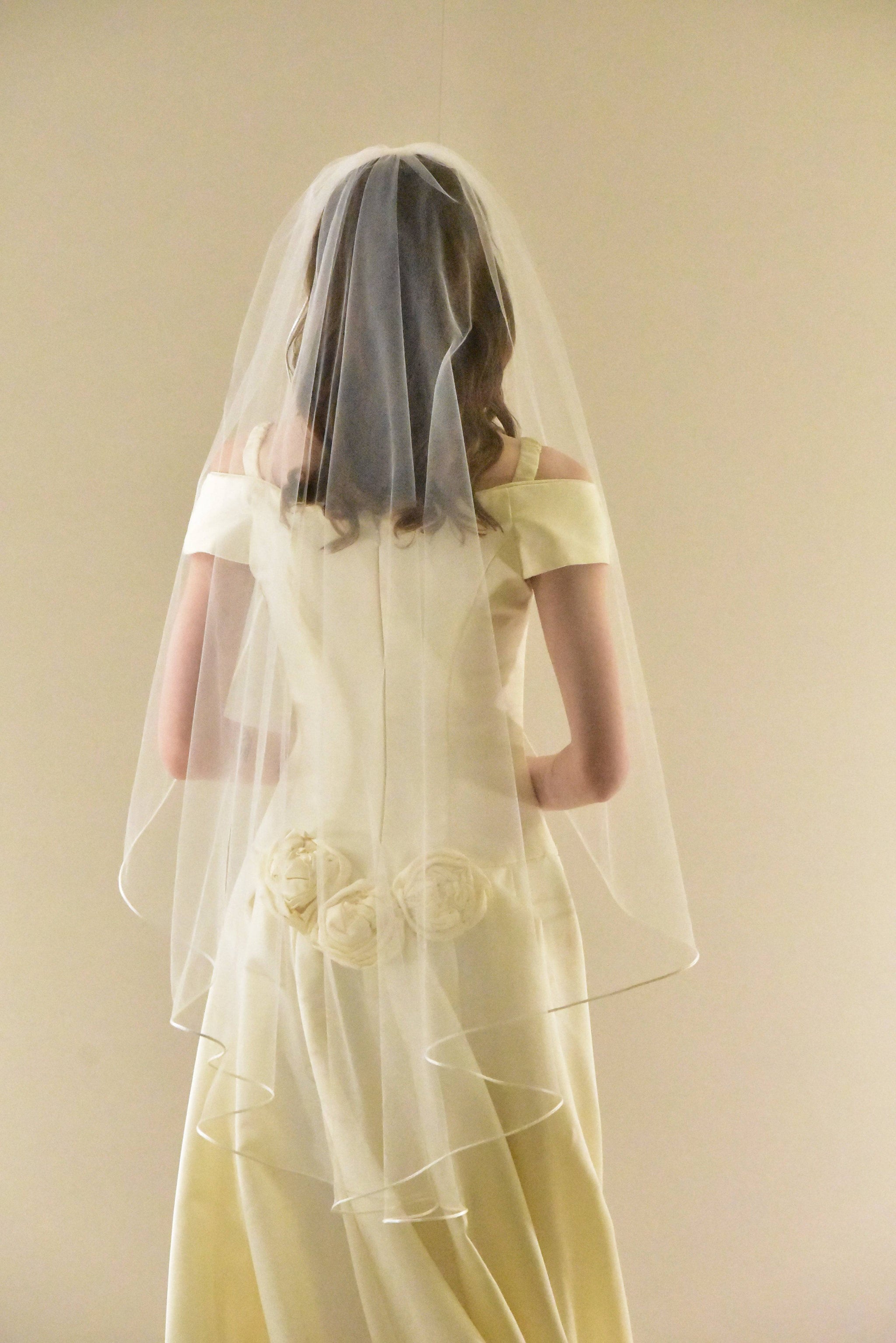 Fingertip Veil with Satin Edge - Satin Ribbon Veil  display picture 1