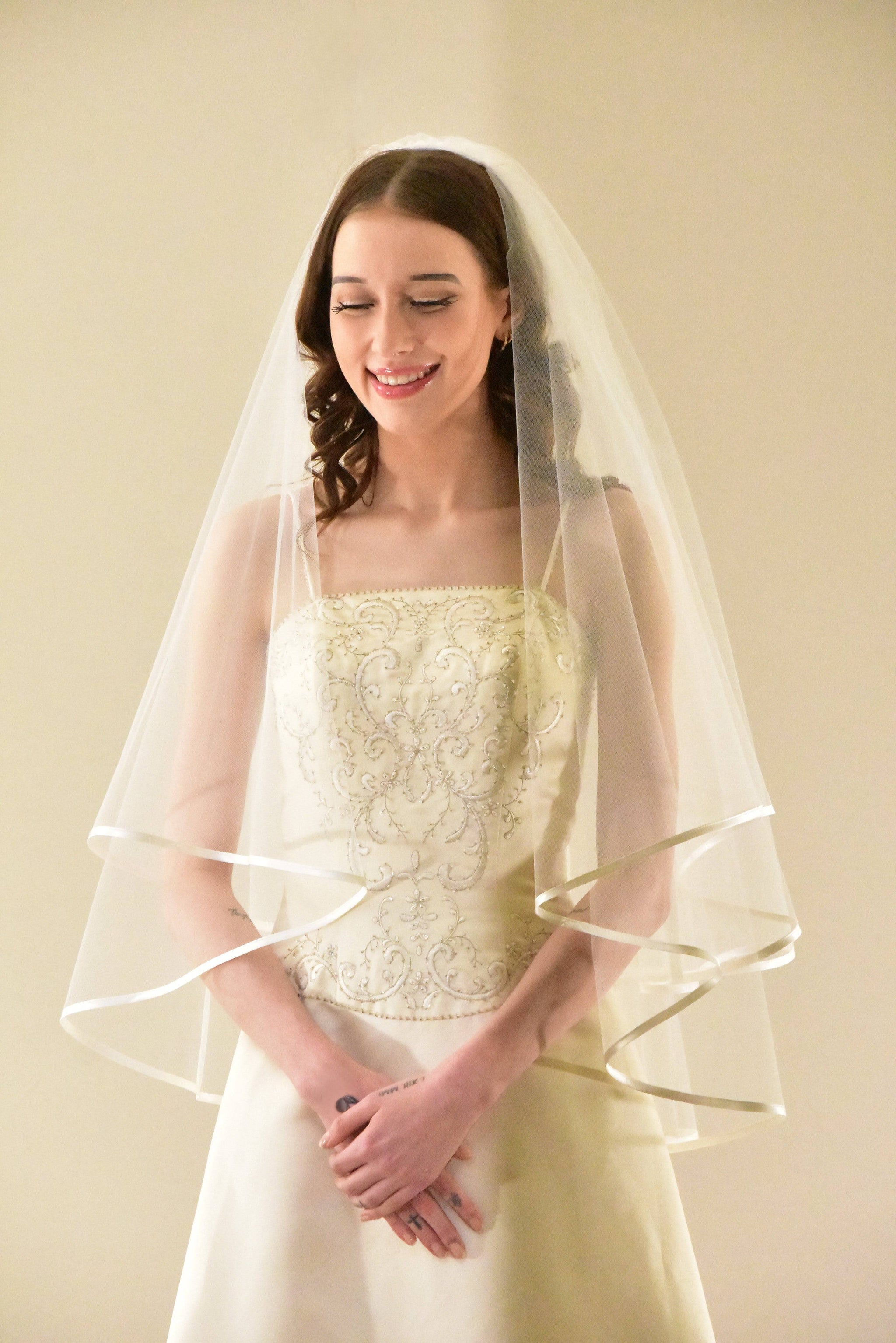 White Two-Tier Fingertip Bridal Veil with Satin Edge Satin Edge Veil, Two Tier, Cathedral Length – Calily Bridal main image 4