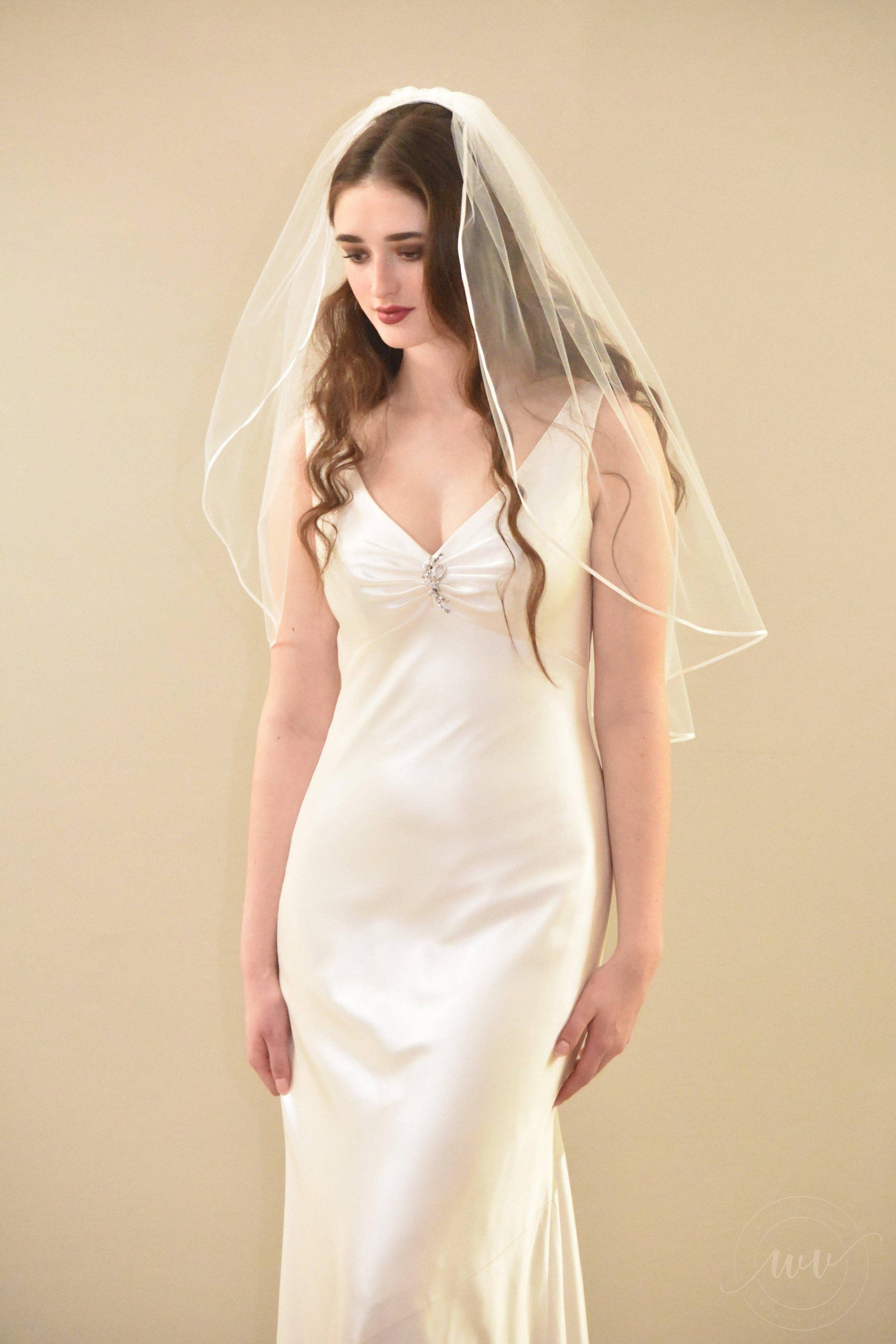 NWT Beautiful elbow length 2T veil satin trimmed Veil Satin trimmed Bridal veil two-tier veil elbow length  main image 2