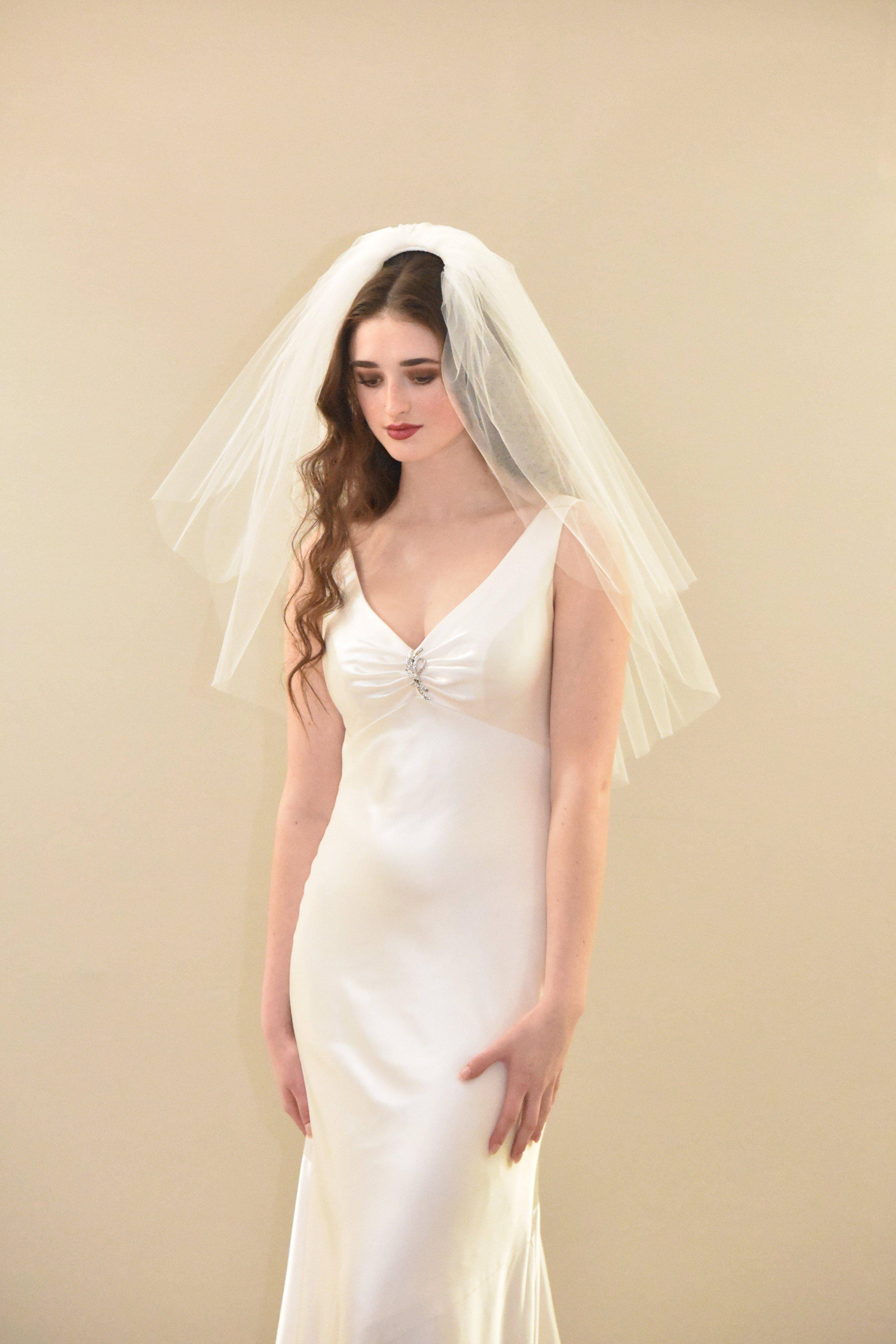 Vintage Cut Edge Two Tier Short Veil |  Off-White / 22/30 Inches