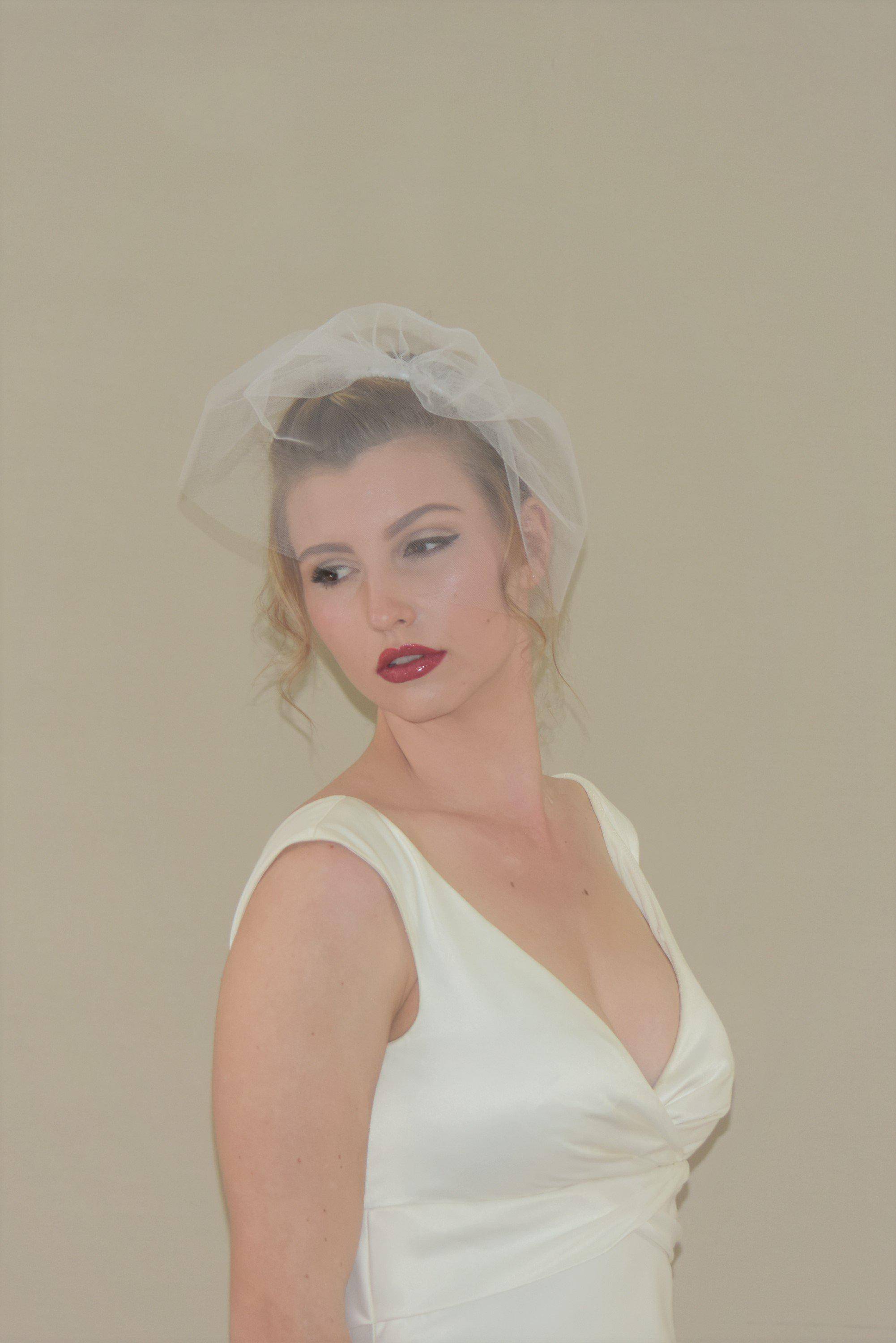 Mini Tulle Blusher Veil - Chic Veil |  Off-White / Scattered with Swarovski Pearls