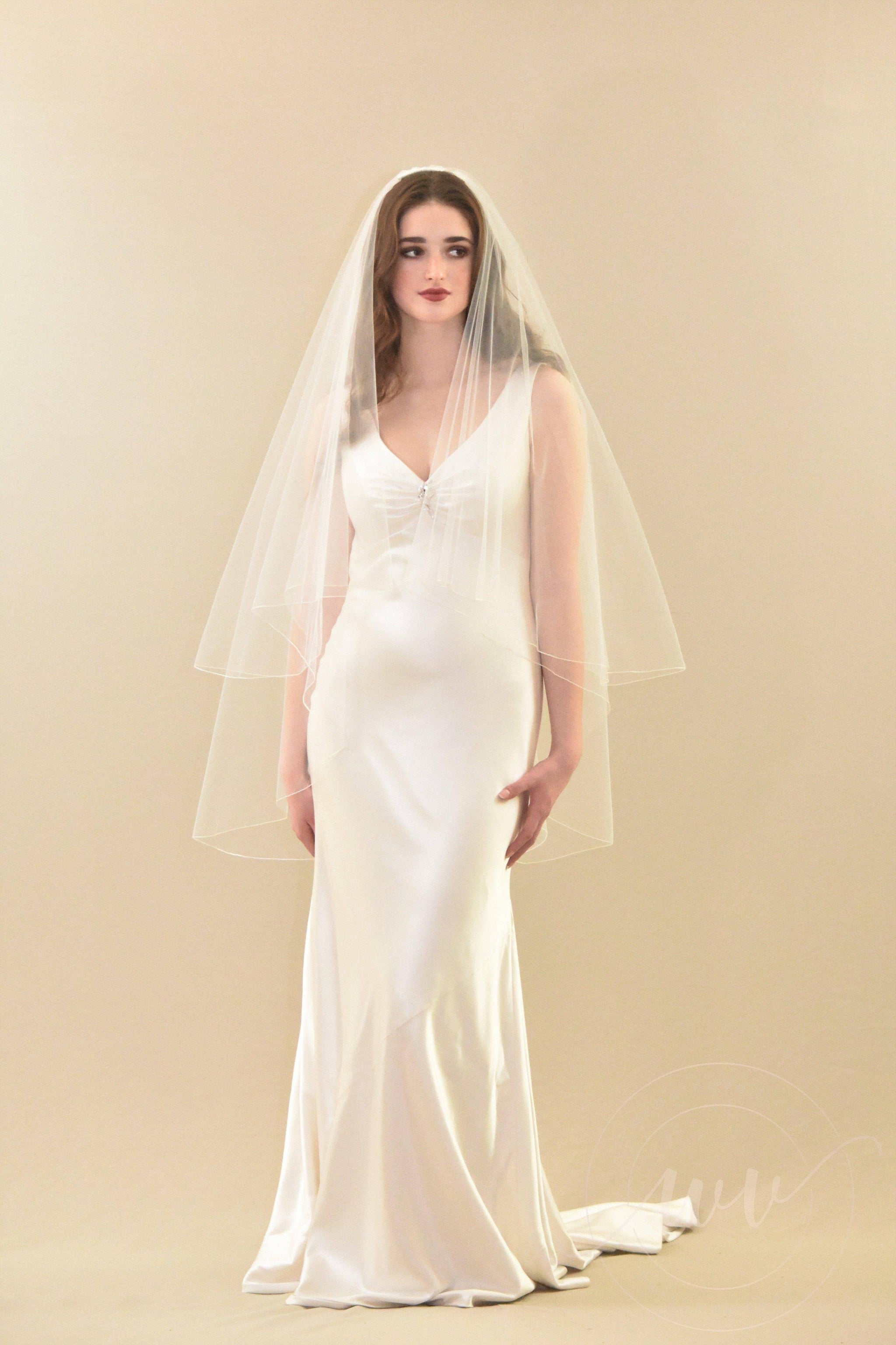 Fingertip Veil & Knee Length Veil | WeddingVeil.com display picture 2